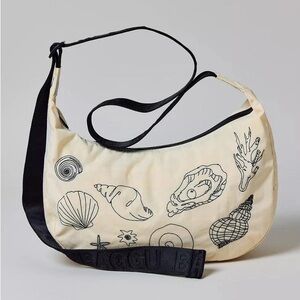 BAGGU Cream and Black Crossbody Bag